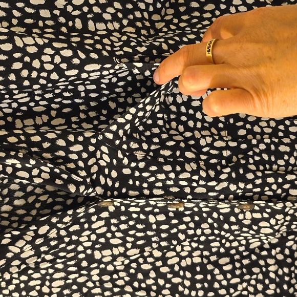 Reitmans lightweight dress shirt | SZ Medium - Picture 6 of 7